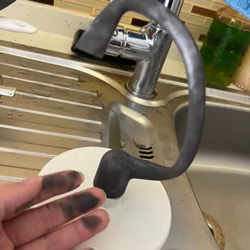 Hamur Yoğurma Aparatında Siyah Madde Oluştu