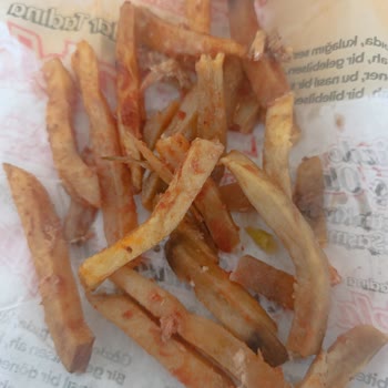 Öncü Döner Özensiz Yapılmış Bir Dürüm