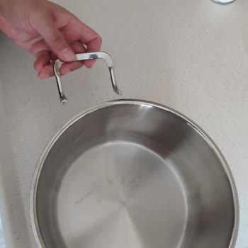 Az Kullanılan Tencere Setinde Leke Ve Küf Sorunu İle Kulpun Kopması