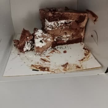 Yüksek Fiyatlı Pastanın Kötü Tadı Hayal Kırıklığı Yarattı