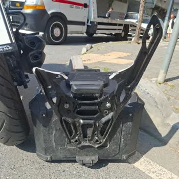 Orijinal Arka Çanta Demiri Kullanımda Kırıldı, Güvenlik Riski Oluştu