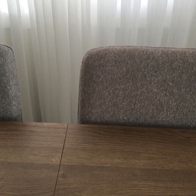 Kelebek Mobilya’dan Alınan Sandalyelerde Ton Farkı Ve İlgisizlik