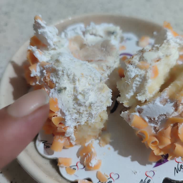 Küflü Ve Bayat Yaş Pasta Satışıyla Sağlığımız Tehlikeye Atıldı