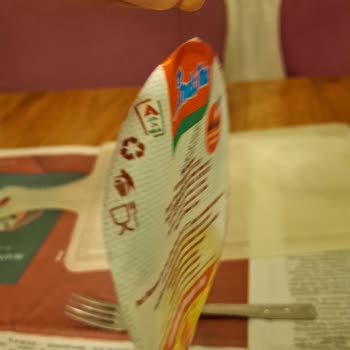 İndomie Noodle Paketinde İnsan Kılına Rastladım