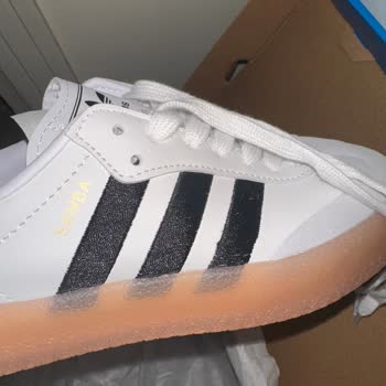 Orijinal Olmayan Ayakkabı Ve Yetersiz Müşteri Hizmeti