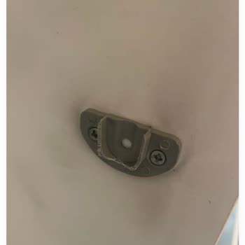 Adore Ayakkabılığın Kırık Kapak Parçası Bulunamıyor