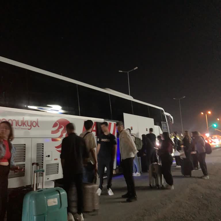 Arızalı Otobüs Yol Ortasında Kaldı Yolcular Mağdur Oldu