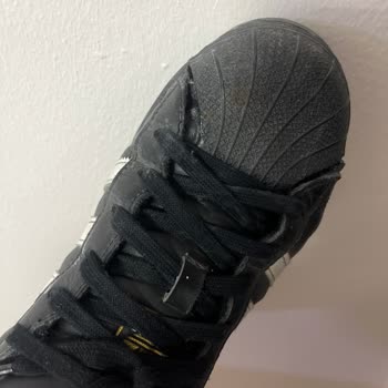 Adidas Superstar Ayakkabıda Kısa Sürede Yırtılma Ve Mağaza Çözüm Sunmuyor