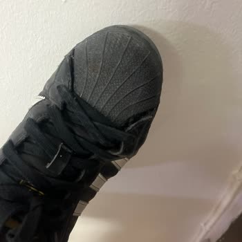 Adidas Superstar Ayakkabıda Kısa Sürede Yırtılma Ve Mağaza Çözüm Sunmuyor