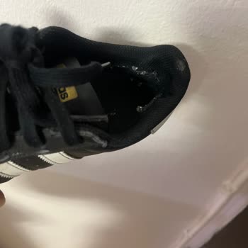 Adidas Superstar Ayakkabıda Kısa Sürede Yırtılma Ve Mağaza Çözüm Sunmuyor