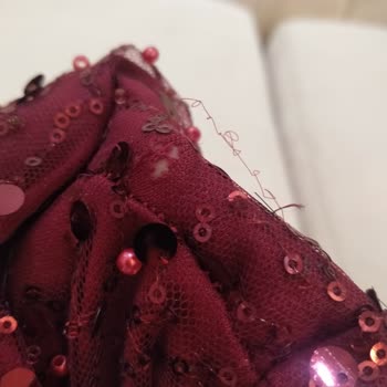 Sipariş Edilen Abiyelerde Dikiş Hataları Ve Defolarla Karşılaştık