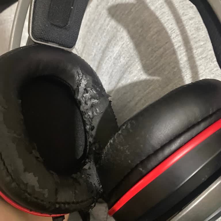 Kulaklık Pedleri Hızla Deforme Oldu, Kalite Hayal Kırıklığı Yarattı