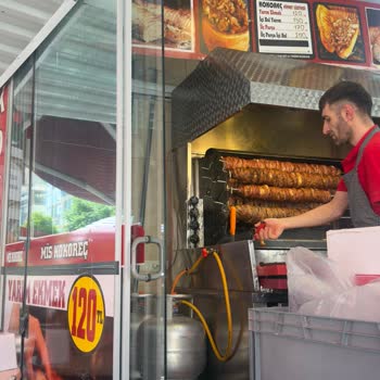 Restoranda Fiyat Bilgilendirmesi Ve Saygısız Davranışlar Nedeniyle Yaşanan Memnuniyetsizlik