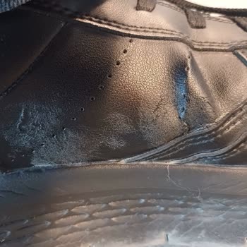 Skechers Ayakkabı 5 Ayda Çatladı, Garanti Kullanıcı Hatası Dedi