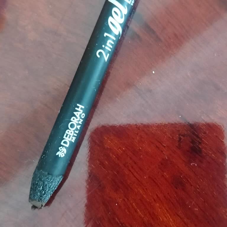 Watsons Mağazasında Kırılan Göz Kalemi İçin İlgisiz Ve Alaycı Yaklaşım