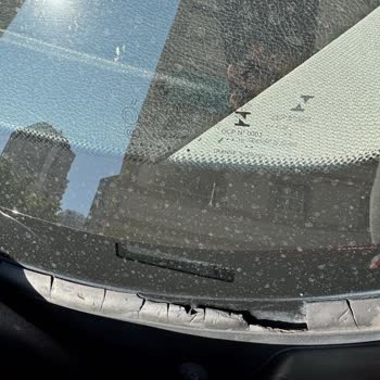 BMW 116d Ön Cam Silecek Izgarasında Erken Deformasyon Ve Su Alma Sorunu