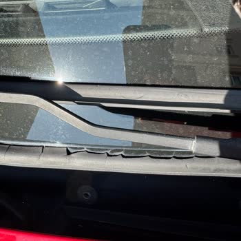 BMW 116d Ön Cam Silecek Izgarasında Erken Deformasyon Ve Su Alma Sorunu