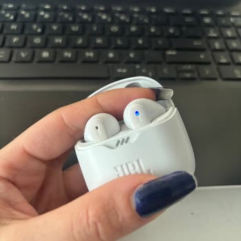 JBL Kulaklığımın Bir Tarafı Çalışmıyor Ve Şarj Olmuyor