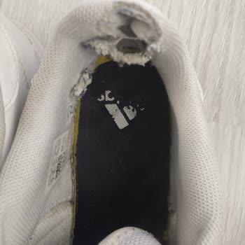 Kısa Sürede Sökülen Ayakkabı Ve Orijinallik Şüphesi