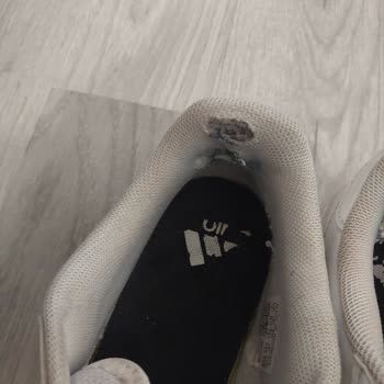 Kısa Sürede Sökülen Ayakkabı Ve Orijinallik Şüphesi