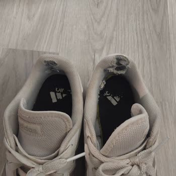 Kısa Sürede Sökülen Ayakkabı Ve Orijinallik Şüphesi