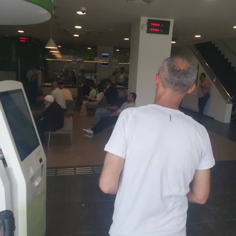 Garanti Bankası'nda Uzun Bekleme Süreleri Müşteriyi Mağdur Ediyor