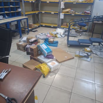 PTT Şubesinde Uzun Bekleme, Dağınık Kargo Teslimatı Ve Eksik Bilgilendirme