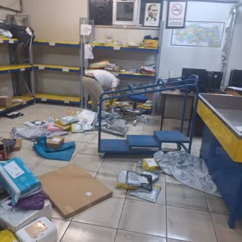 PTT Şubesinde Uzun Bekleme, Dağınık Kargo Teslimatı Ve Eksik Bilgilendirme