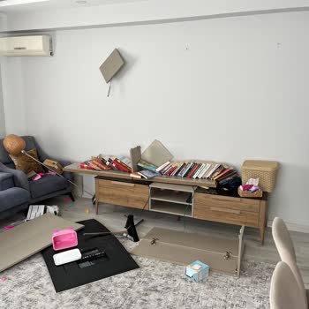 Montaj Hatası Nedeniyle TV Ünitesi Üst Dolabı Zarar Verdi, Mağduriyet Yaşadım