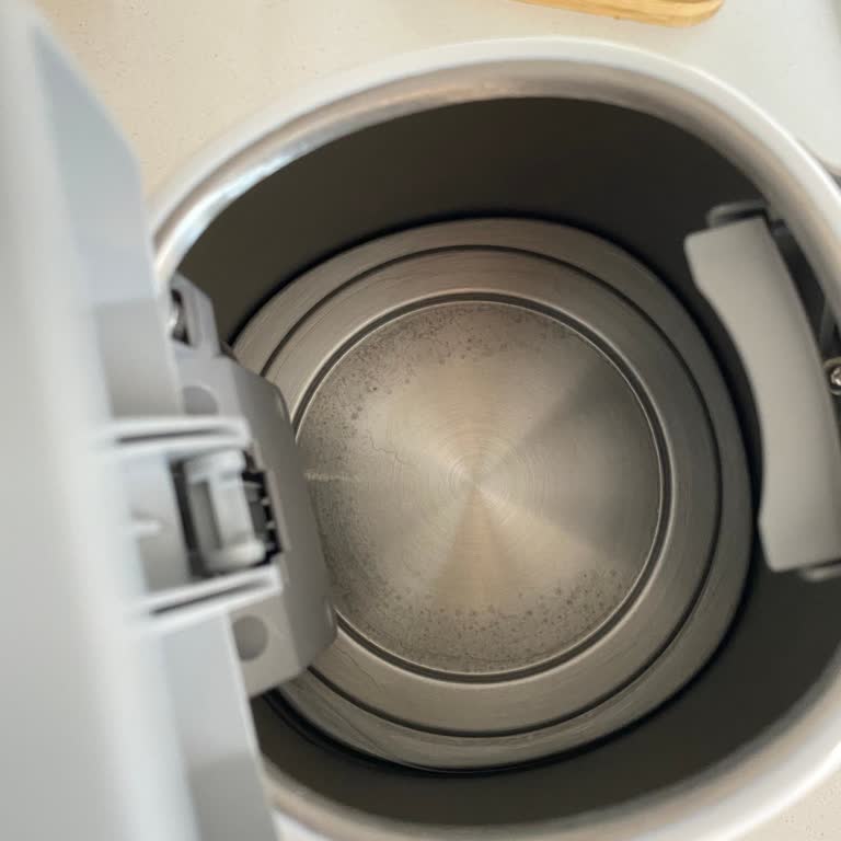 Smeg Su Isıtıcısında İlk Kullanımda Metal Taban Renk Değişimi