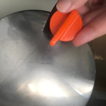 Düdüklü Tencere Kapağı Tamamen İşlevsiz Kaldı, Açılıp Kapanmıyor