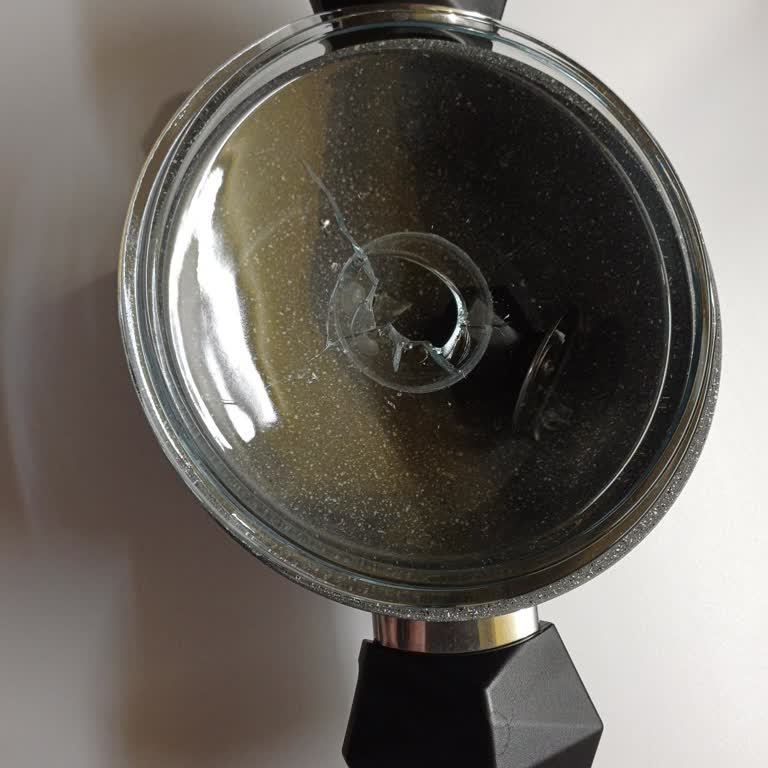 Schafer Tencere Kapağı Sebepsiz Patladı, Güvenlik Riski Oluştu