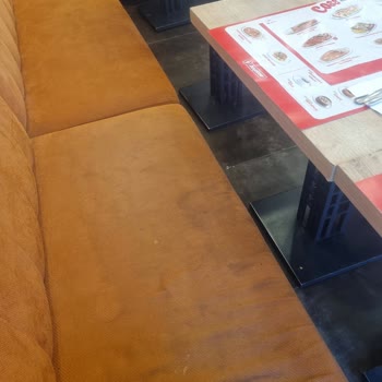 Baydöner'de Koltuk Döşemelerinin Kirli Olması Rahatsız Ediyor