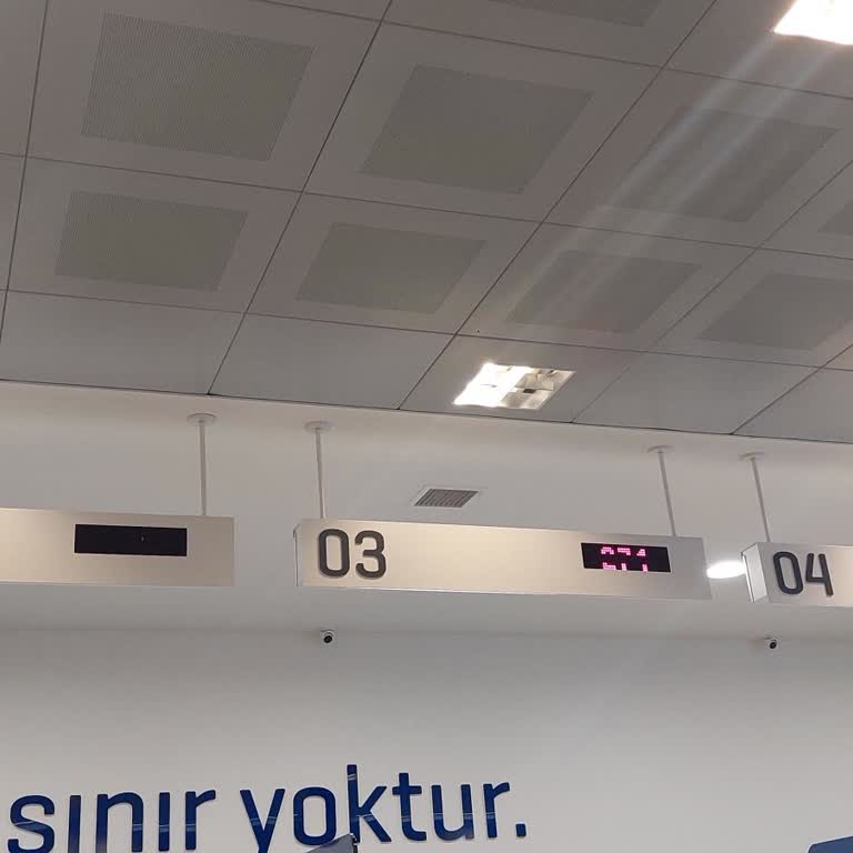 Bayram Öncesi Şubede Yetersiz Vezne Ve Uzun Bekleme Süresi