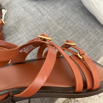 Zara'dan Aldığım Sandaletin Kusurlu Ve Kullanılmış Gelmesi İle Müşteri Hizmetlerine Ulaşamama Sorunu