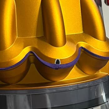 Dyson V15 Süpürgede Boya Atması Ve Parça Gevşemesi Sonrası Yetersiz Destek