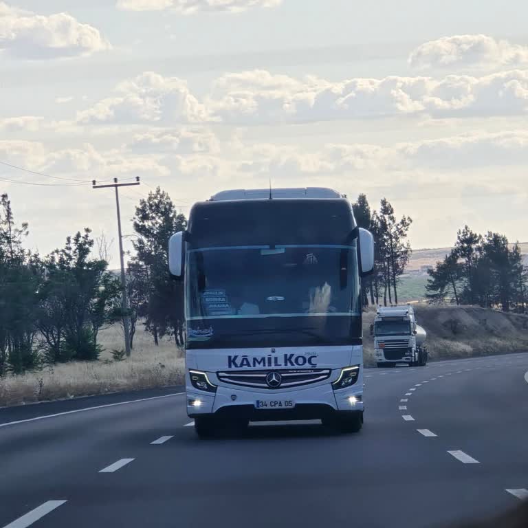 Otobüs Şoförünün Dikkatsizliği Can Güvenliğimizi Tehlikeye Attı
