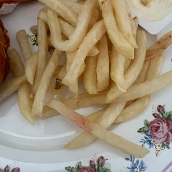 Burger King Siparişimde Patateste Kırmızı Leke Hijyen Sorunu Mu