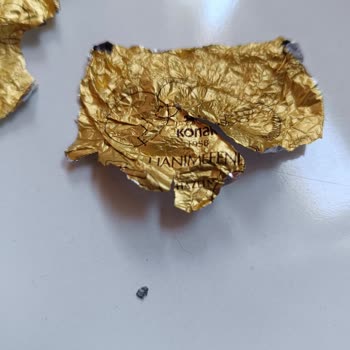 Çikolatanın İçinden Çıkan Metal Madde Sağlığımı Tehdit Etti