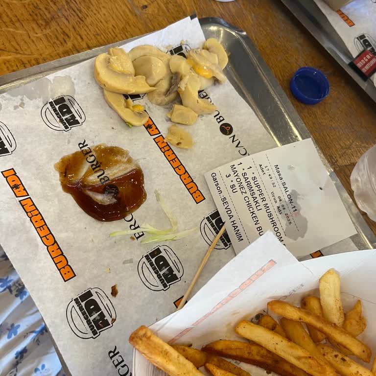 Yenikapı Şubesinde Soğuk Mantarlı Hamburger Ve İlgisiz Hizmet Deneyimi