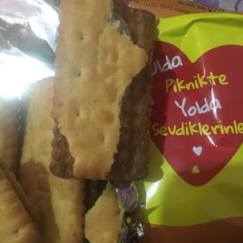 Aldığım Ülker İkram Fındıklı Bisküvinin Yanık Ve Acımsı Tadından Şikayetçiyim