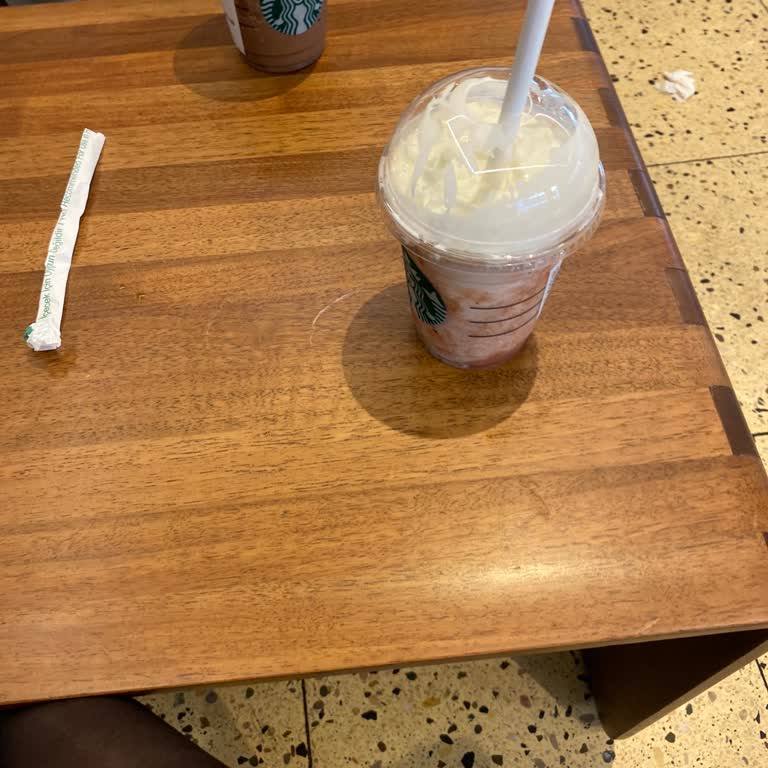 Akasya AVM'de Güvenlik Görevlisinin Davranışları Nedeniyle Yaşanan Olumsuz Deneyim