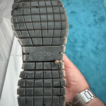 Ayakkabı Arasına Sürekli Taş Giriyor Ve Mağaza Çözüm Sunmuyor