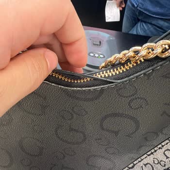 Garantisi Devam Eden Guess Çantada Soyulma Ve Red Cevabı