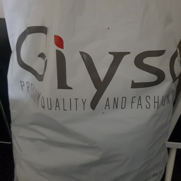 Mağaza Çalışanının Çocuğuma Ve Bana Saygısız Davranışı