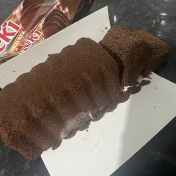 Yeni Alınan Kekte Küf Oluşumu İle Karşılaştım