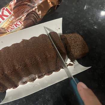 Yeni Alınan Kekte Küf Oluşumu İle Karşılaştım