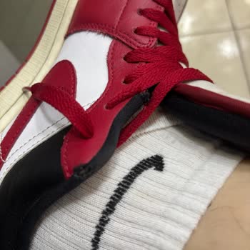 Nike Ayakkabımda Dikiş Ve Boya Sorunları Yaşadım