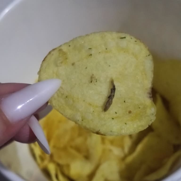 Lays Yoğurtlu Cipsin İçinden Kurt Çıktı, Son Kullanma Tarihi Geçmemişti