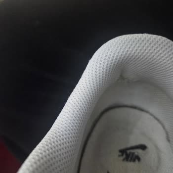 Nike Spor Ayakkabıda Topuk Kısmında Yırtık Ve Mağaza İnceleme Sorunu